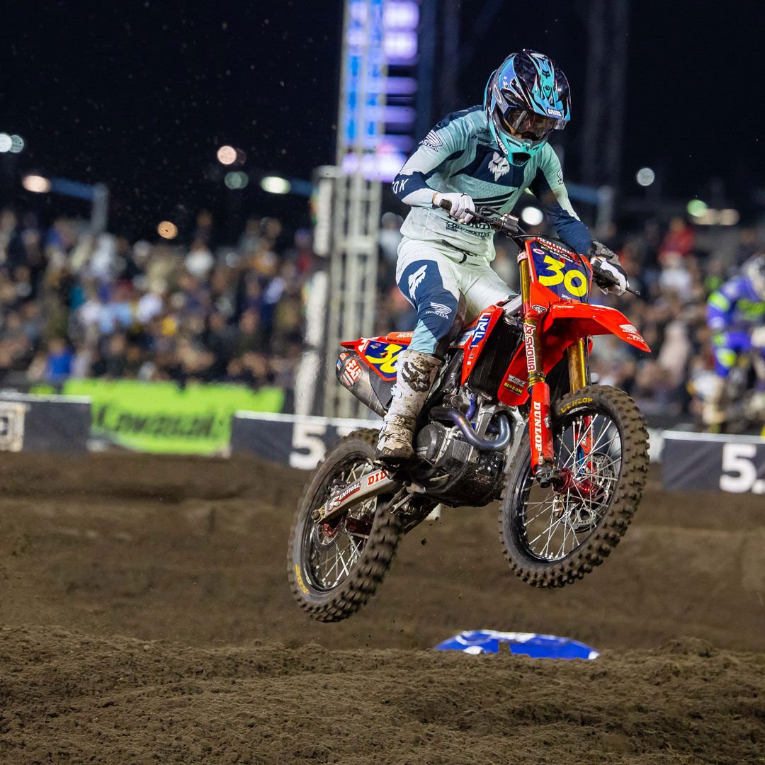 Jo Shimoda taking a jump in Fox 180 Air Taper kit